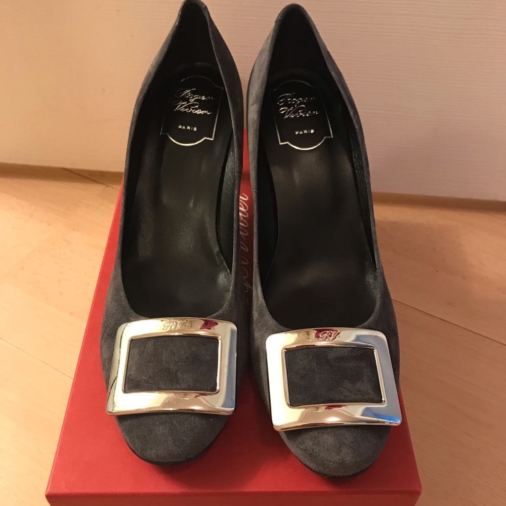 Brand New Roger Vivier grey suede pump - Picture 1 of 4